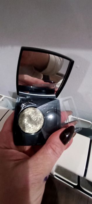 Cień do powiek Chanel welurowe etui drobinki szary
