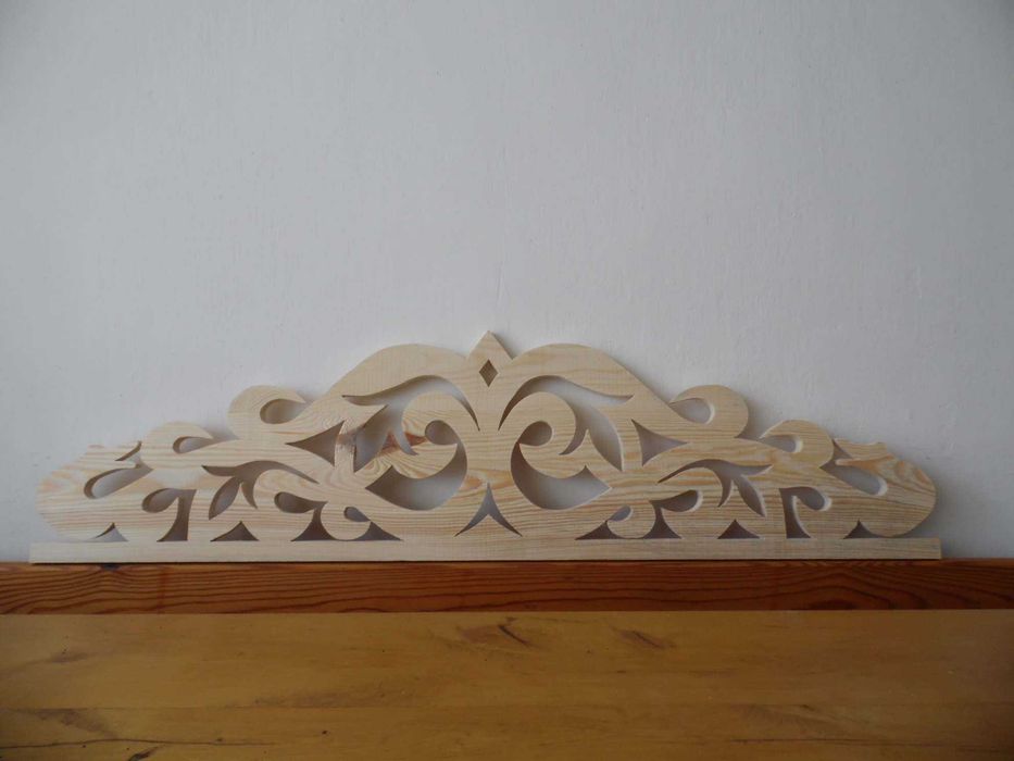 Nadokienniki drewniane, zdobienia drewniane domów, ornamenty drewniane