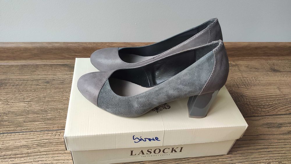 Czółenka / półbuty Lasocki szare zamszowe rozm. 38 Stan bardzo dobry