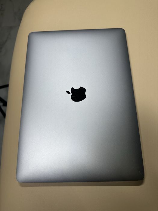 MacBook Air M1 13,3" przetarta taśma ekranu