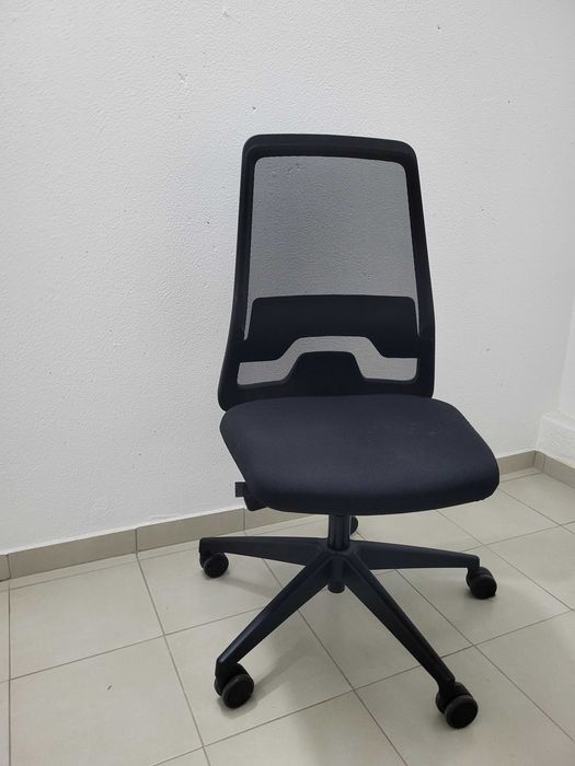 Cadeira de Escritório Interstuhl – Preta, Ergonómica e Ajustável