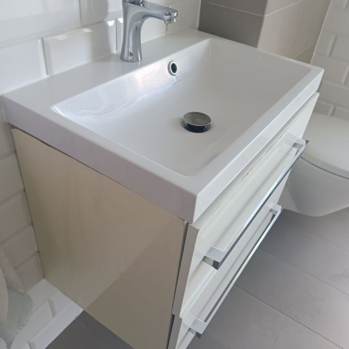 Zestaw umywalka zlew kran  60 cm