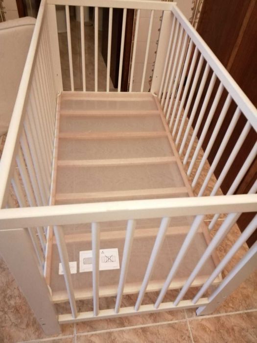 Cama de grades Ikea + colchão