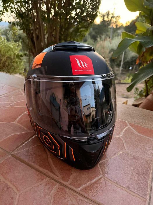 Capacete MT HELMENTS Atom 2