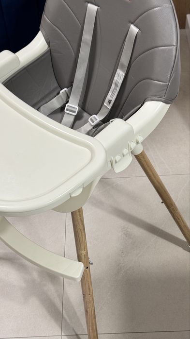 Продам дитячий стілець для годування.