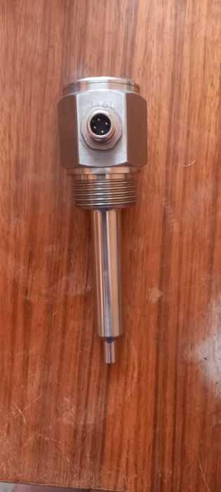 Продам электромагнитный клапан и тепловой датчик потока жидкости.