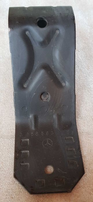 [42s]  oryginalny klin pod koło marki Mercedes-Benz