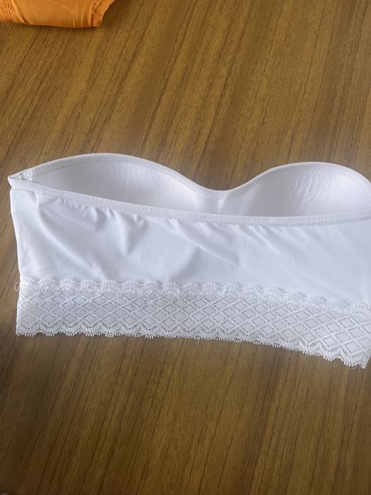 Бюст гарний білий