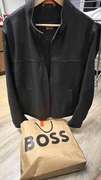 Шкіряна куртка BOSS, чорна, 52 Нова