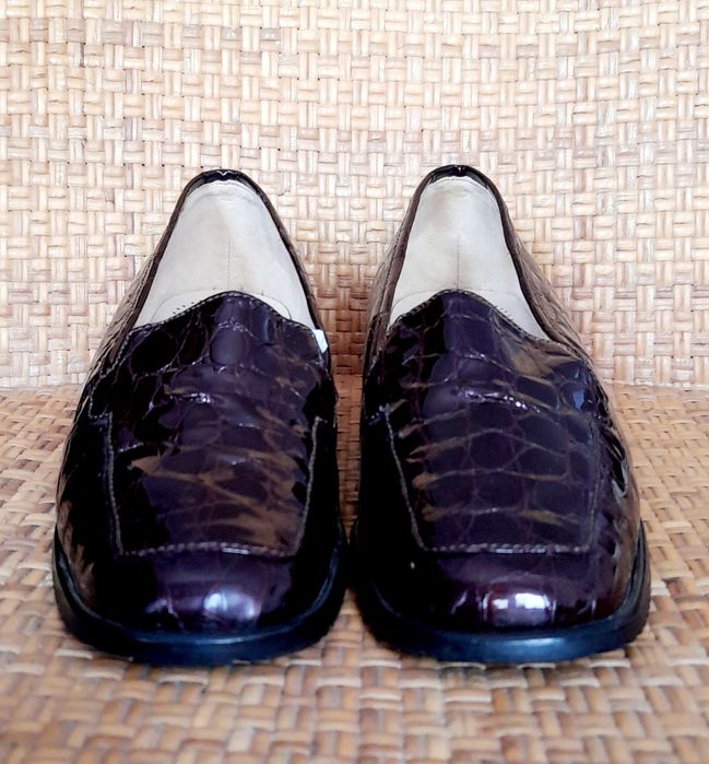 Sapatos Ferdy Style, em pele genuína. Como novos. Tamanho 39,5