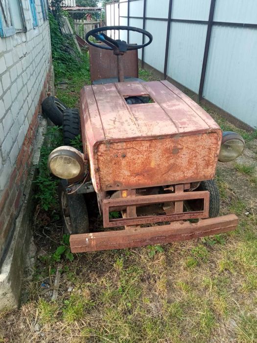 Трактор з прицепом