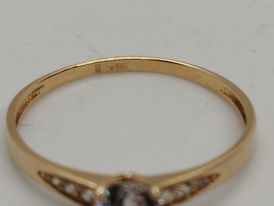 Золотое колечко 0.99 грамма 17.7 размер