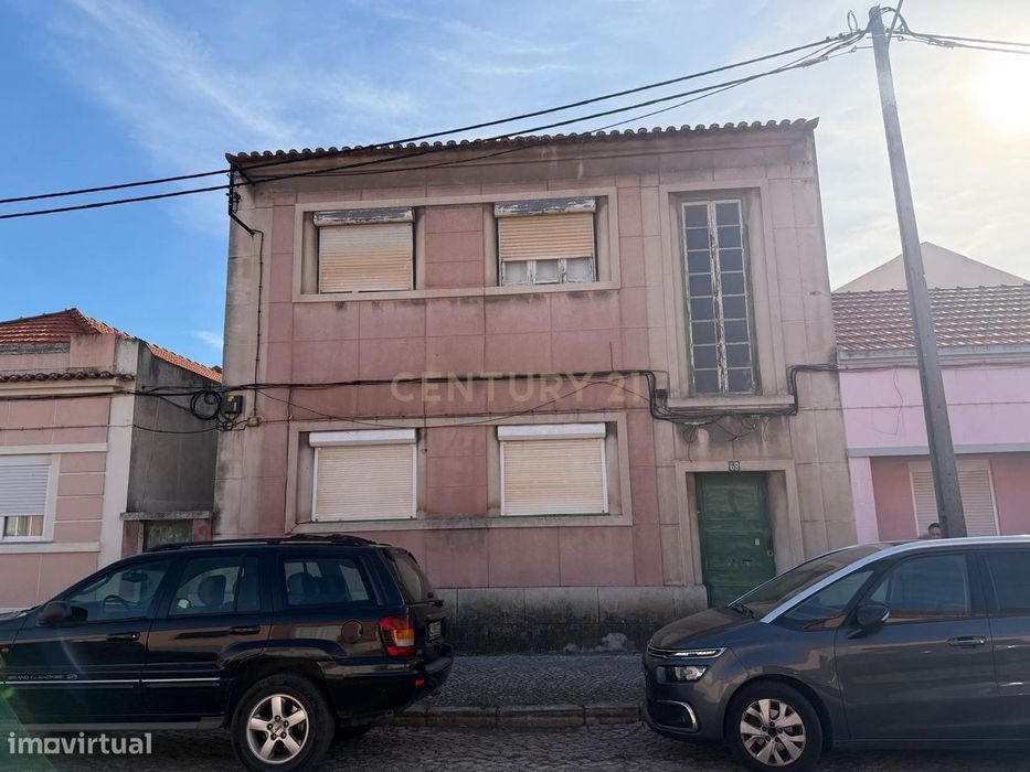 Prédio com três fracções - Venda de 50% - Lavradio, Barreiro