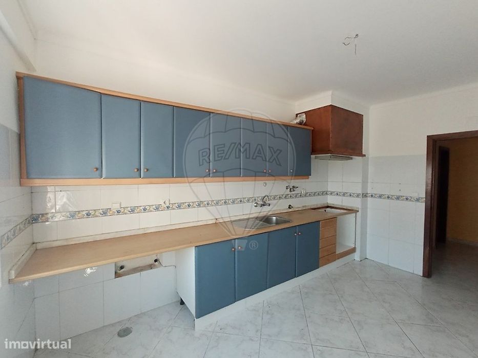 Apartamento T3 para venda — Carregado E Cadafais, Lisboa