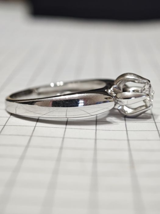Золота каблучка, з діамантом 0.320 ct, 585 проба.