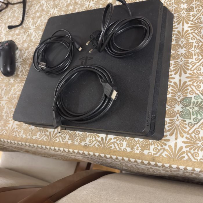 Playstation 4 com 2 comandos