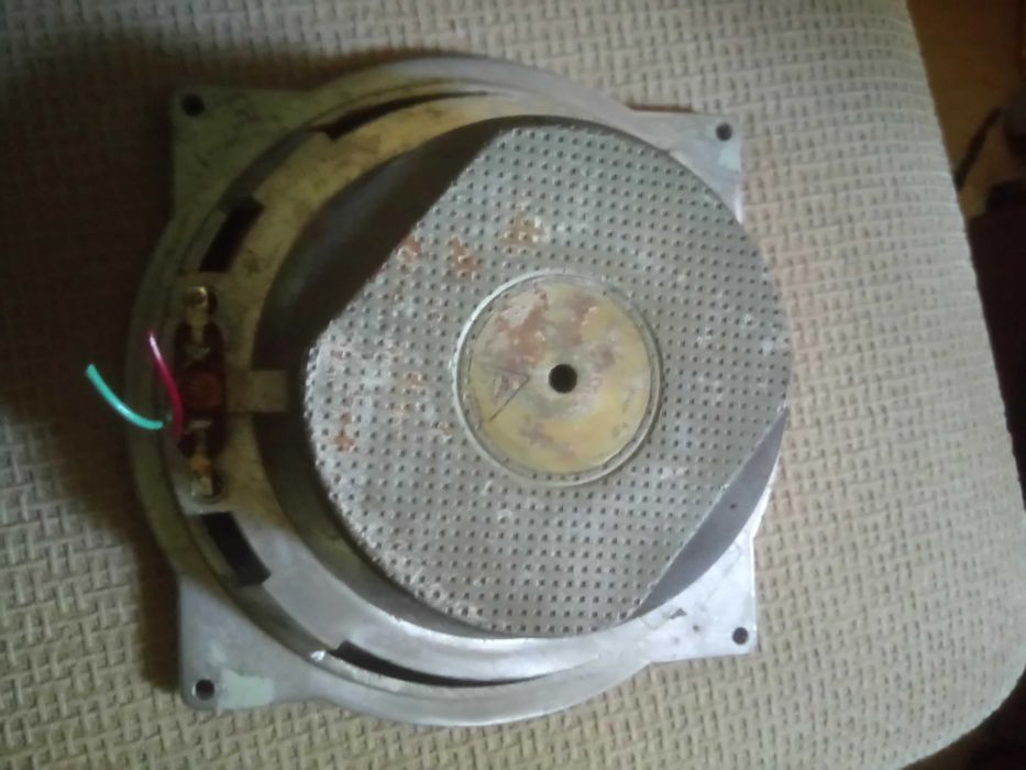 Продам динамики в отличном рабочем состоянии. Читайте объявление!