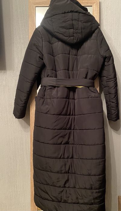 Зимовий пуховик.