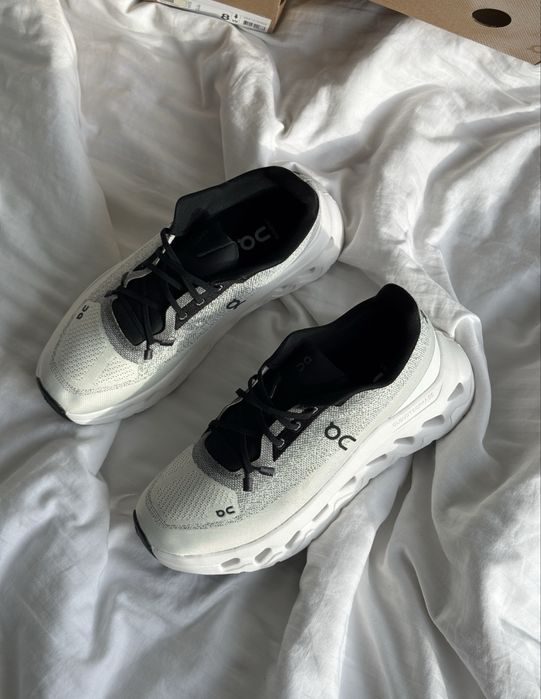 Кросівки ON Running в наявності