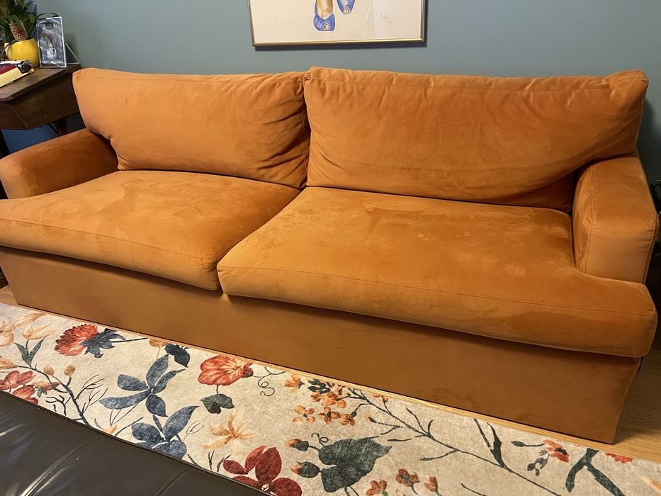 Sofa de 3 lugares em tom  “ferrugem claro”