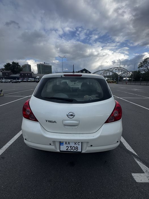 Nissan  Tiida  1.6 автомат