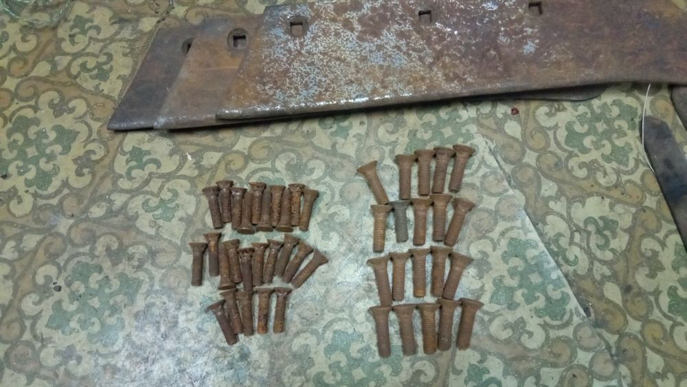 Стріли на просапний культиватор. Леміші.