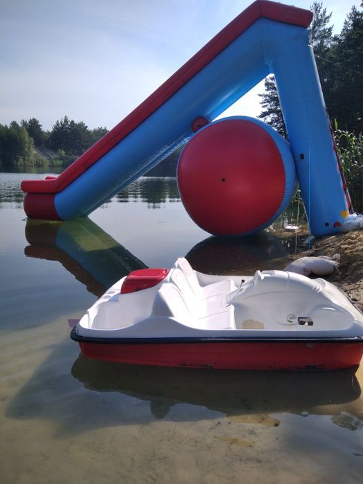 Горка надувная, с дуйкой в комплекте.