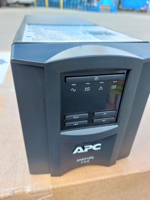 Zasilacz awaryjny UPS APC Smart smt750i ,nowe akumulatory
