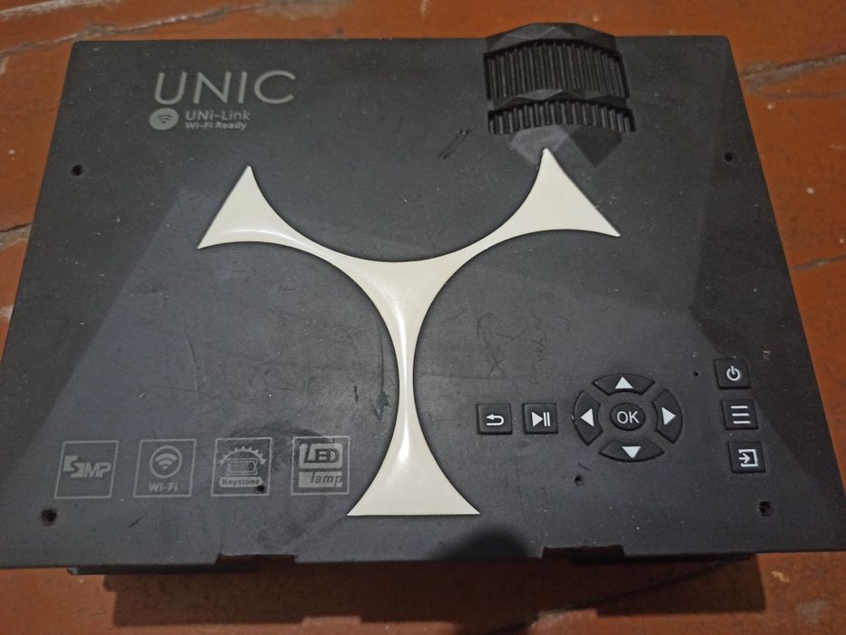 Проектор UNIC UC46
