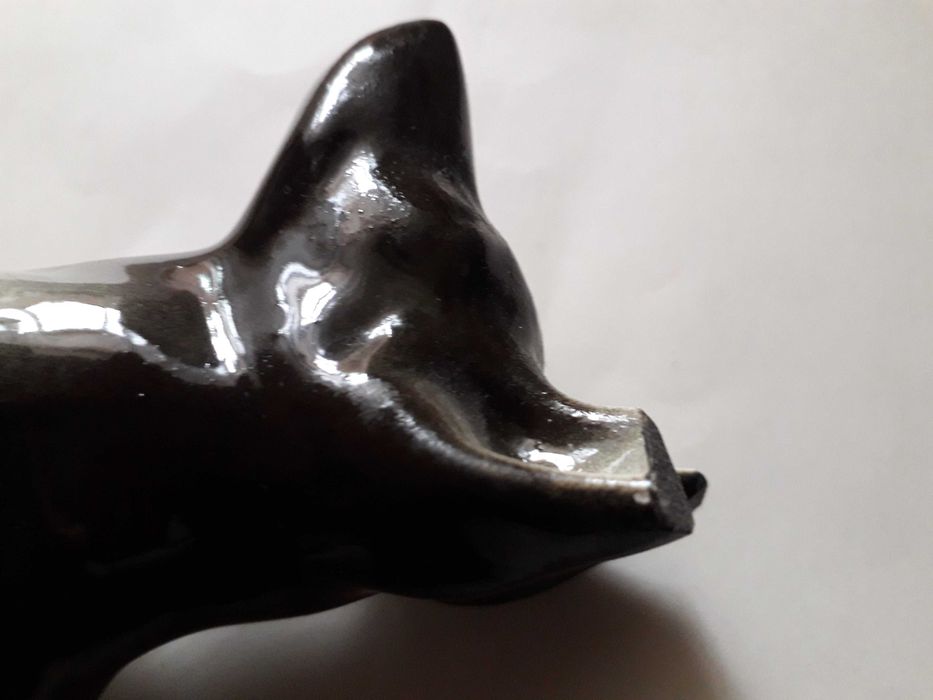 Фарфоровая статуэтка сидячая собака.Статуэтка для карандашей