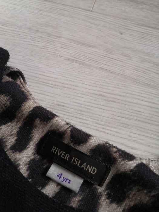 River Island krótki kombinezon w panterkę dla dziewczynki.