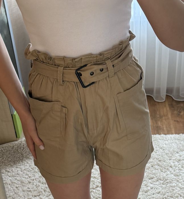 Шорти бежеві Stradivarius