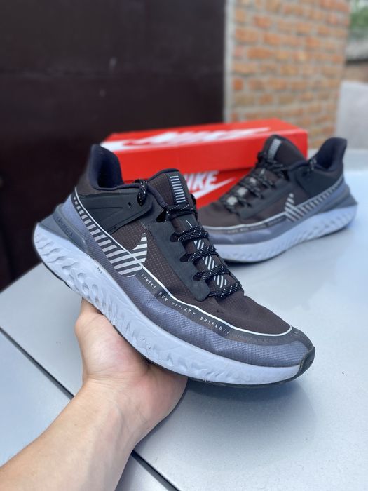 Кросівки Nike Legend React 2 Shield оригінал