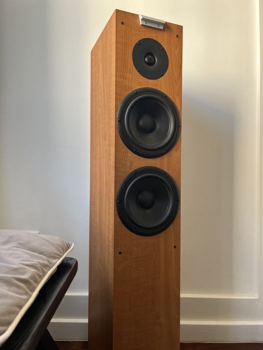 Colunas stereo dinamarquesas Audiovector