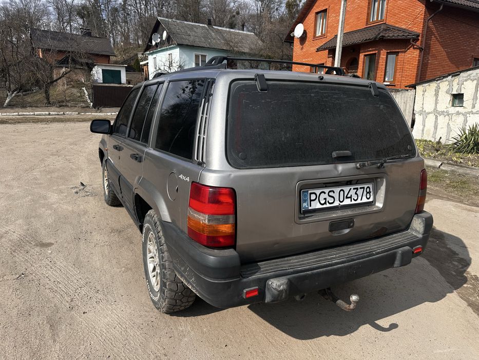 Jeep cheroke на повному ходу