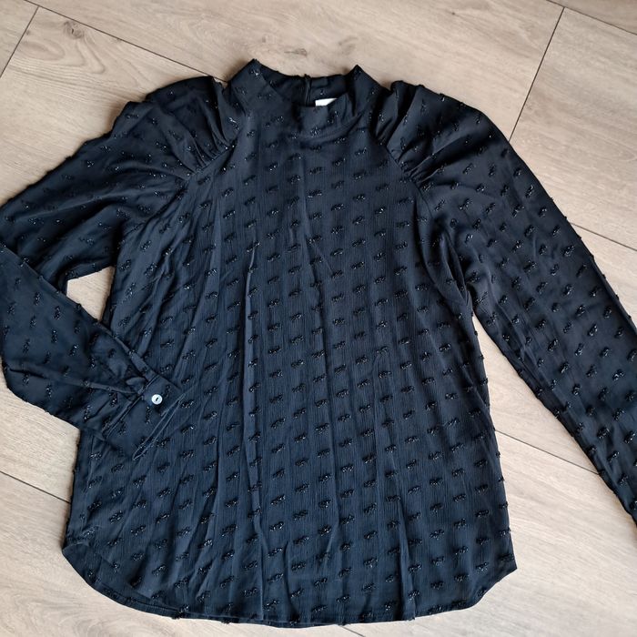 Elegancka czarna bluzka długi rękaw z delikatnymi bufkami 36-38 S-M