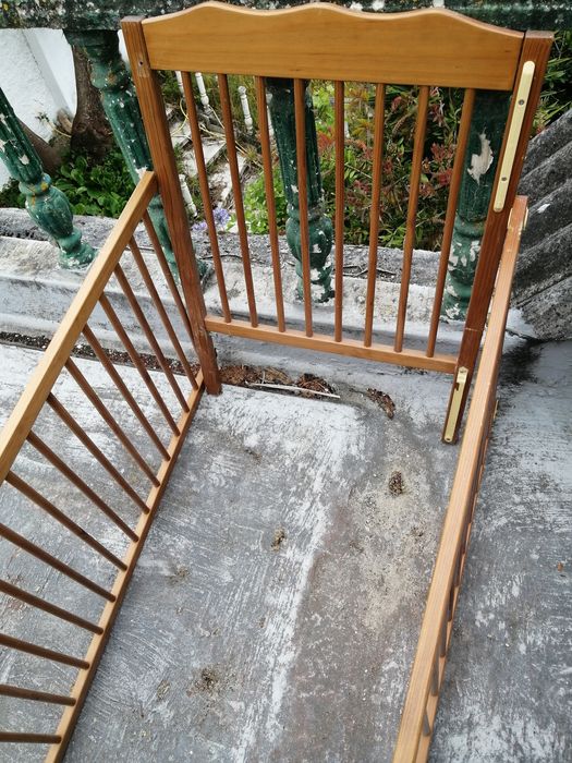 BERÇO /Cama infantil de grades. Com colchão de 120x60cm. SEM estrado.