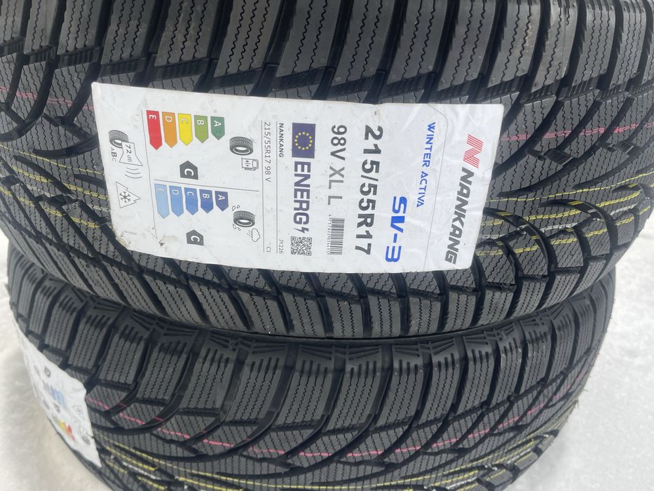 Шини зимові нові 215 55 17 .