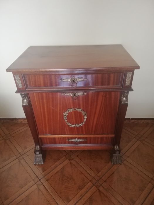 Móvel bar do estilo império