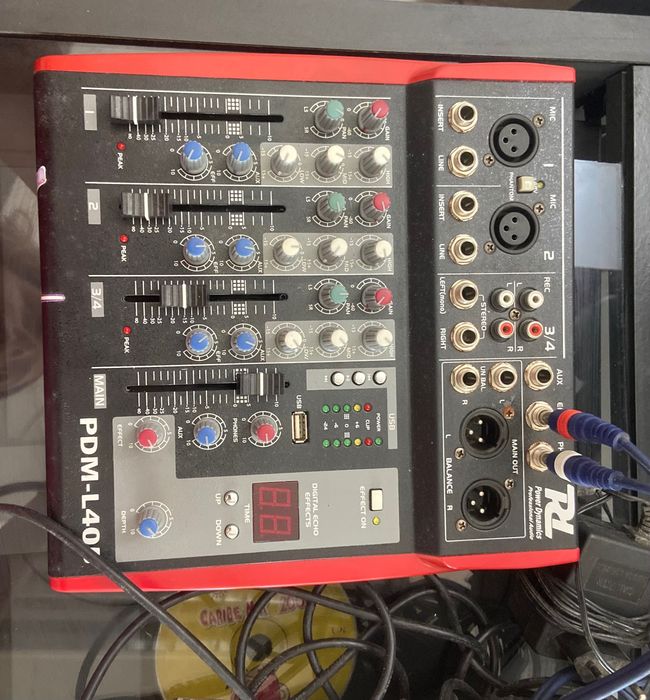 Mesa de Mistura + 1 microfone