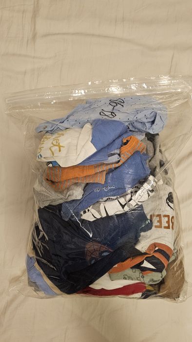 Dwa worki z ubraniami dla dziecka rozmiar od 86 do 98