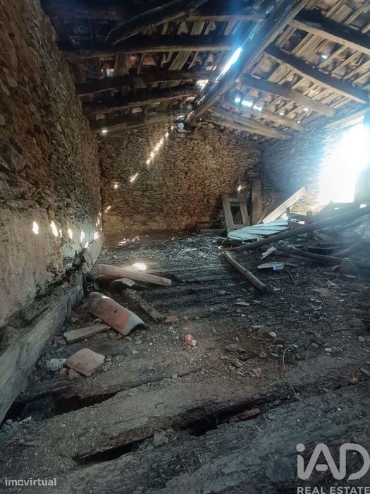 Moradia em gaveto em Ceira de 75,2 m2