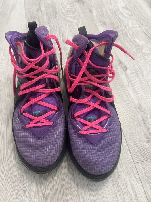 Кросівки унісекс Nike Lebron розмір 42,5