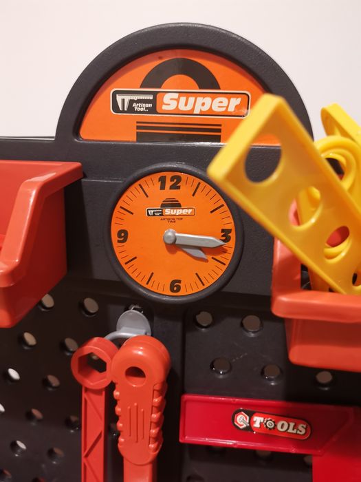 Zestaw majsterkowicza, skrzynia, stół roboczy