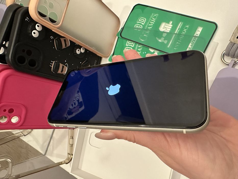 iPhone 11 64GB White