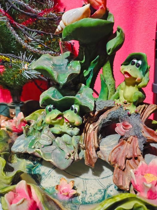 Фонтан водопад лягушки