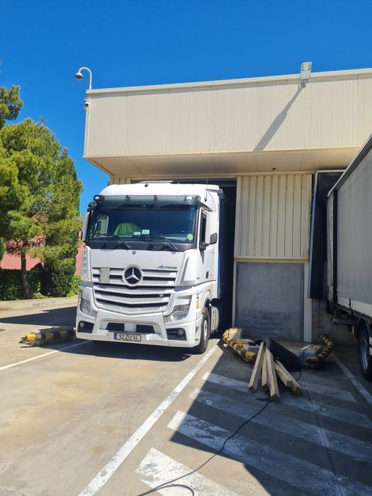 Vende-se Camião Mercedes Actros 18.45
