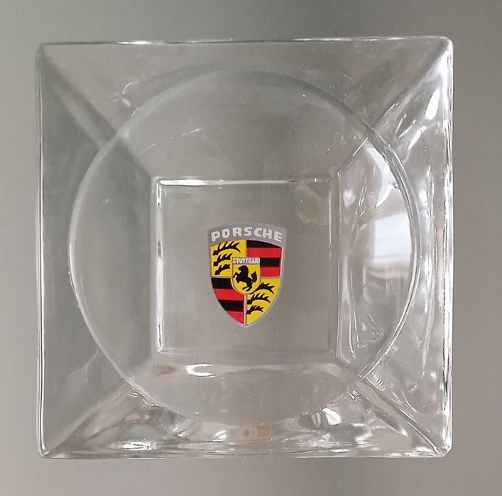 Cinzeiro com logo Porsche