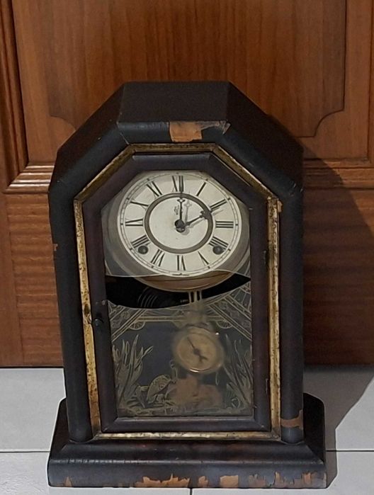 Relógio de Capela Waterbury - USA, a precisar de restauro