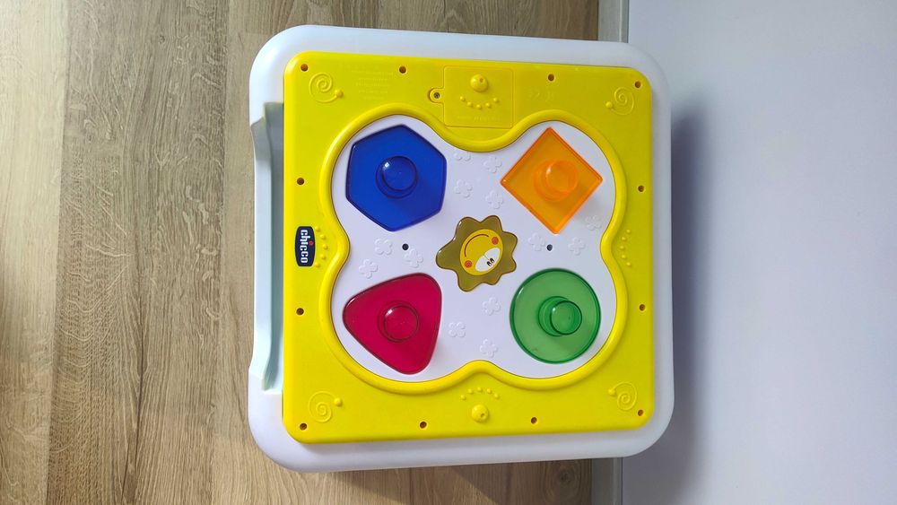 Chicco edukacyjny grający stolik muzyczny 2w1 wraz z stołeczkiem